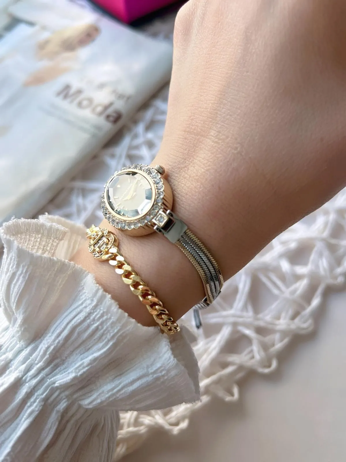 U.S.Polo Assn. Zincirli Özel Tasarım Çelik Kordon Kesme Kristal Camlı 3 Atm Kadın Kol Saati U02148.3