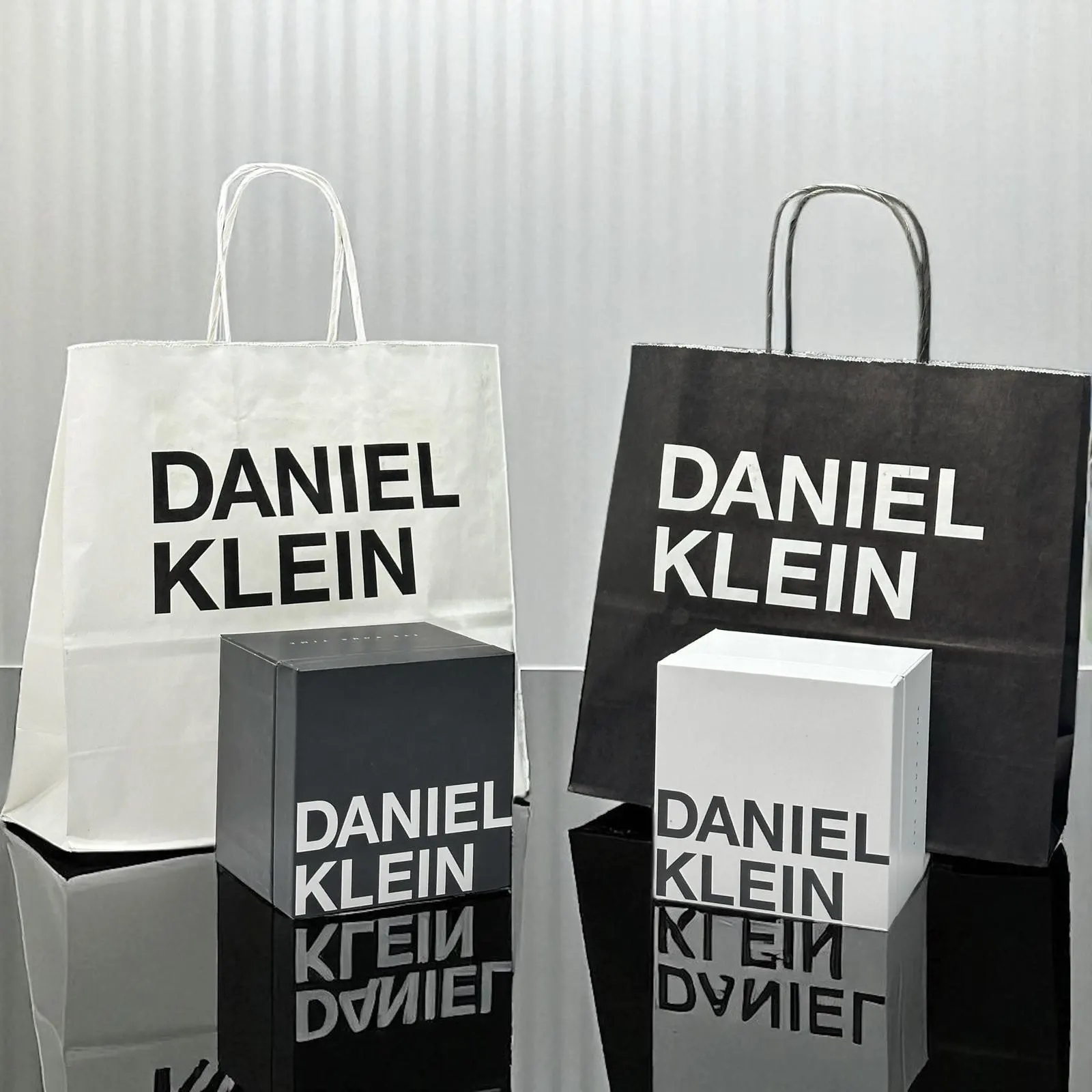 Daniel Klein Deri Kordon Takvimli Kadran 2 Yıl Garantili 3 Atm Dayanıklı Erkek Kol Saati E14272-4