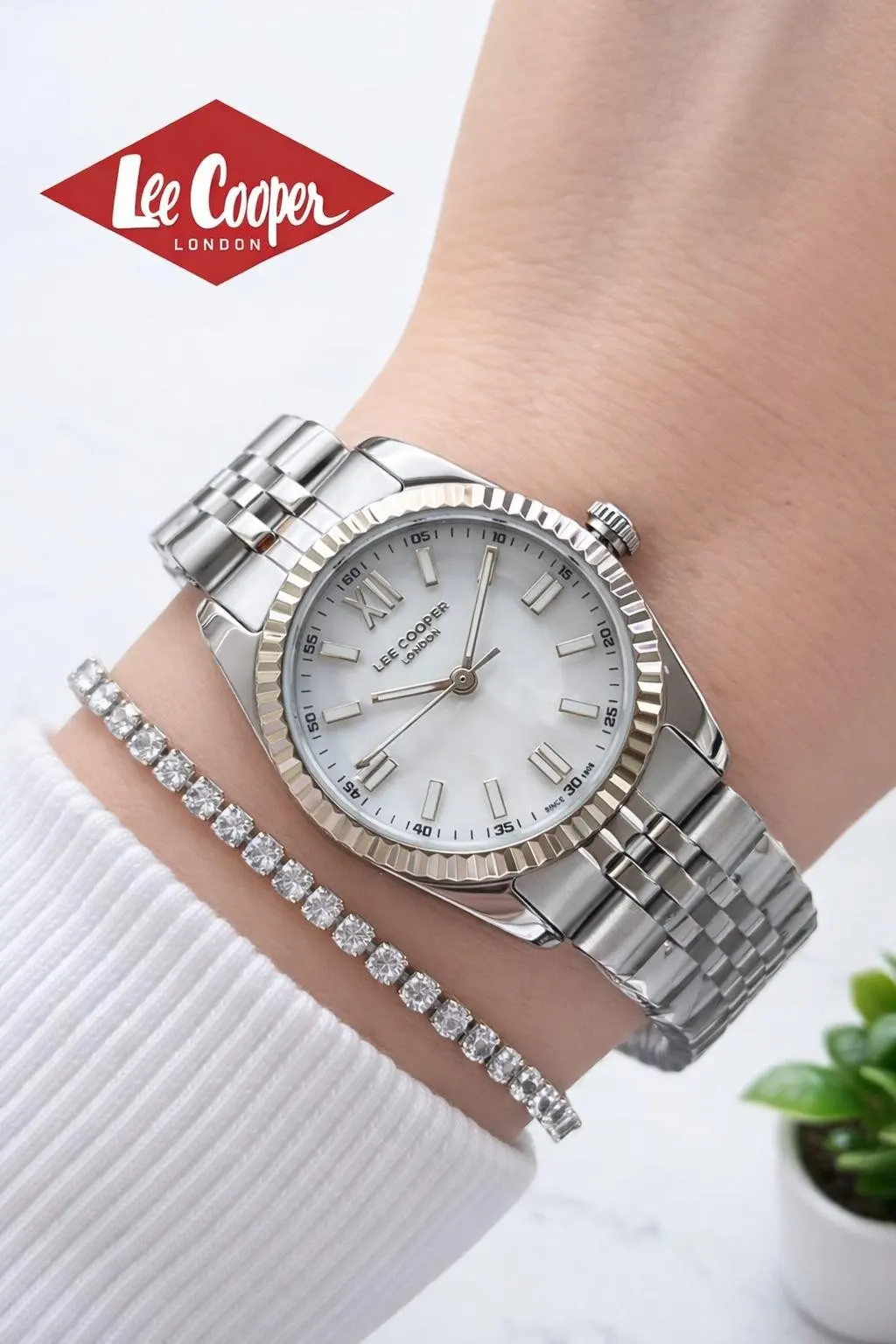 Lee Cooper Çelik Kordonlu 3 Atm Suya Dayanıklı 2 Yıl Garantili Kadın Kol Saati BFF.08303.320