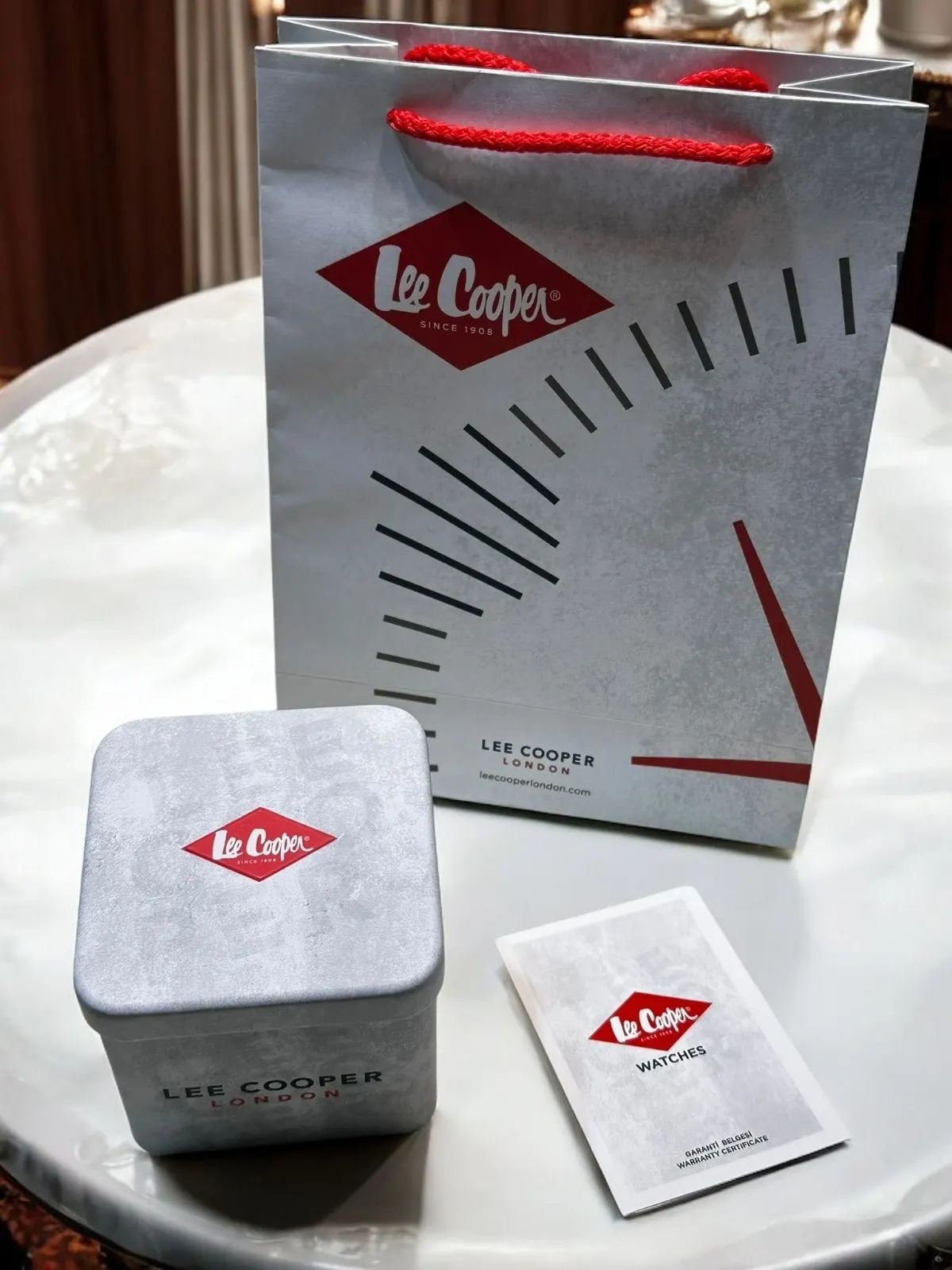 Lee Cooper Çelik Kordonlu 3 Atm Suya Dayanıklı 2 Yıl Garantili Kadın Kol Saati BFF.08351.220