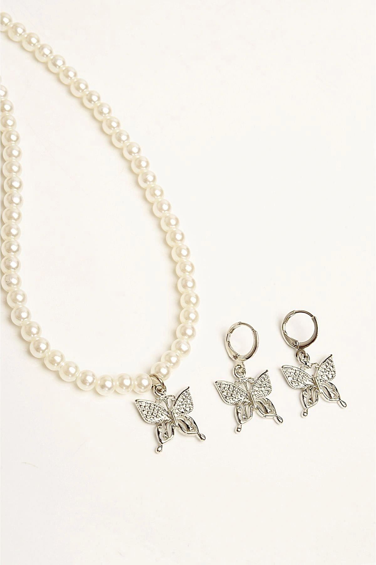 Kelebek Tasarımlı İnci Boncuklu Kolye Küpe Takım