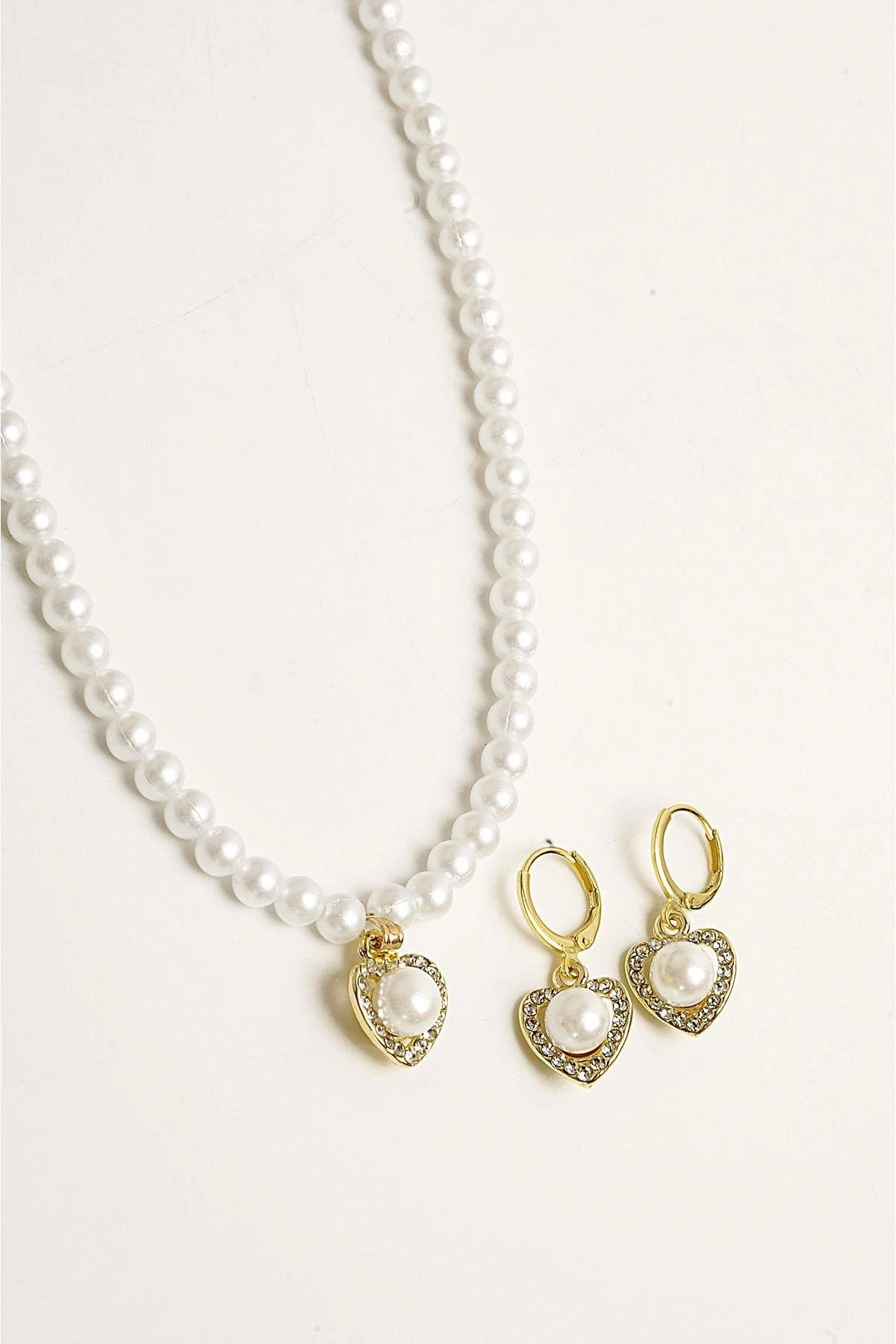 Kalp Tasarımlı İnci Boncuklu Kolye Küpe Takı Seti