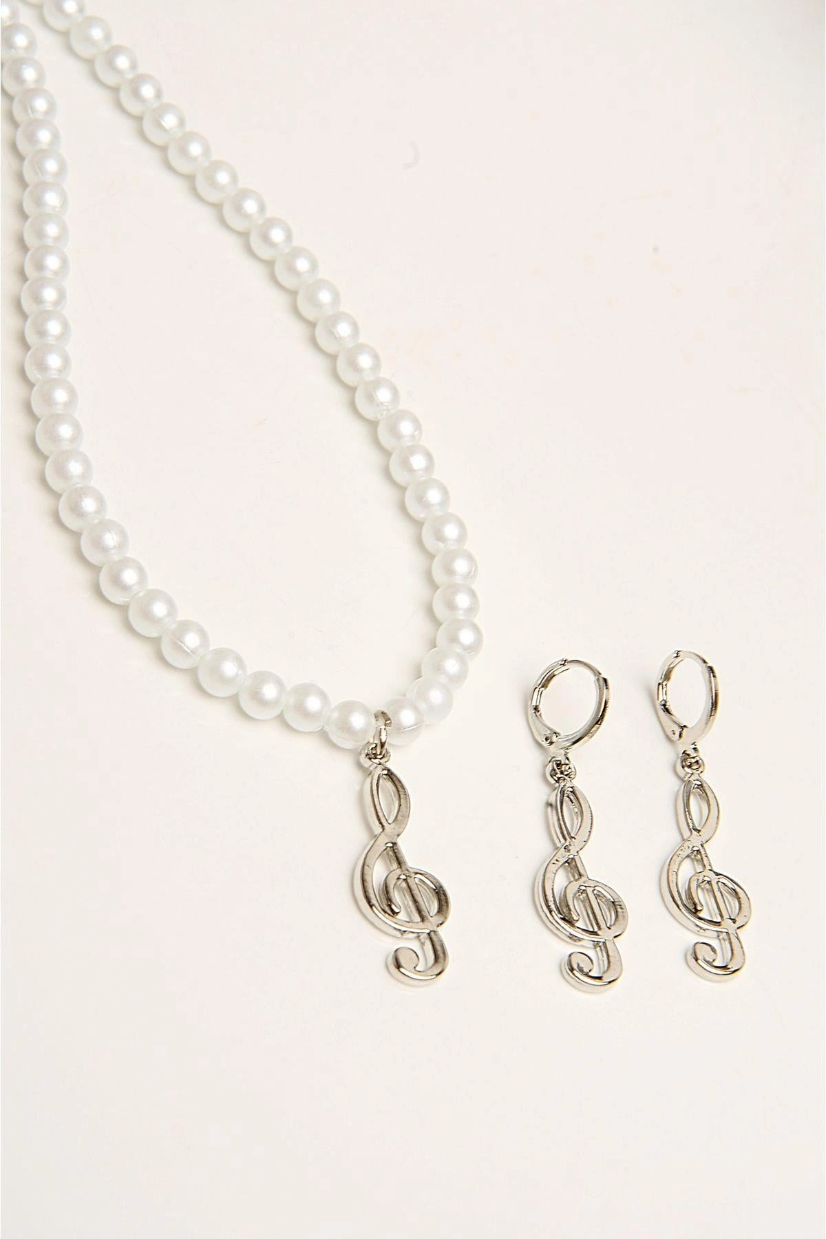 Sol Anahtarı Tasarımlı İnci Boncuklu Kolye Küpe Takı Seti