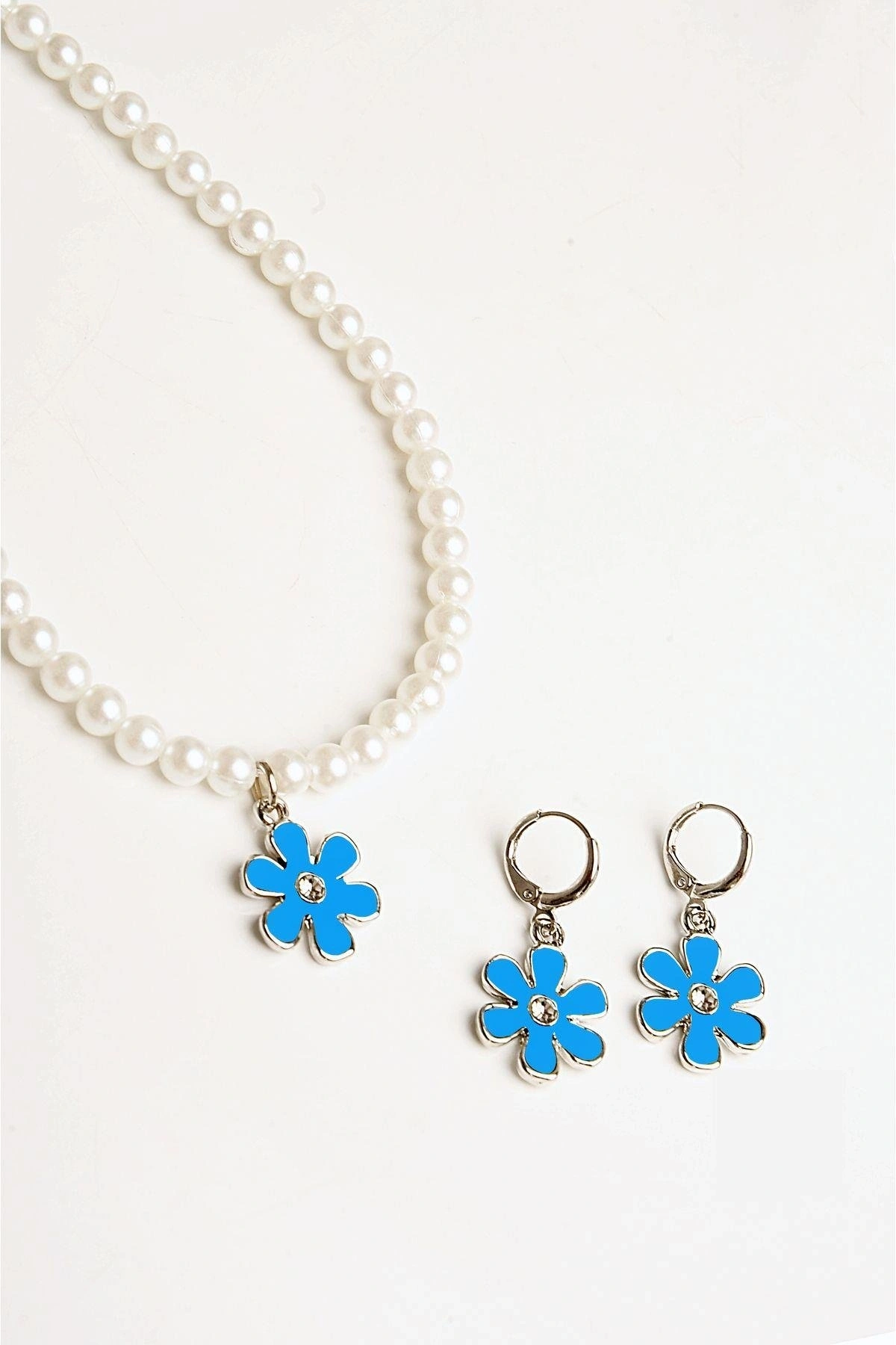Çiçek Tasarımlı İnci Boncuklu Kolye Küpe Takı Seti