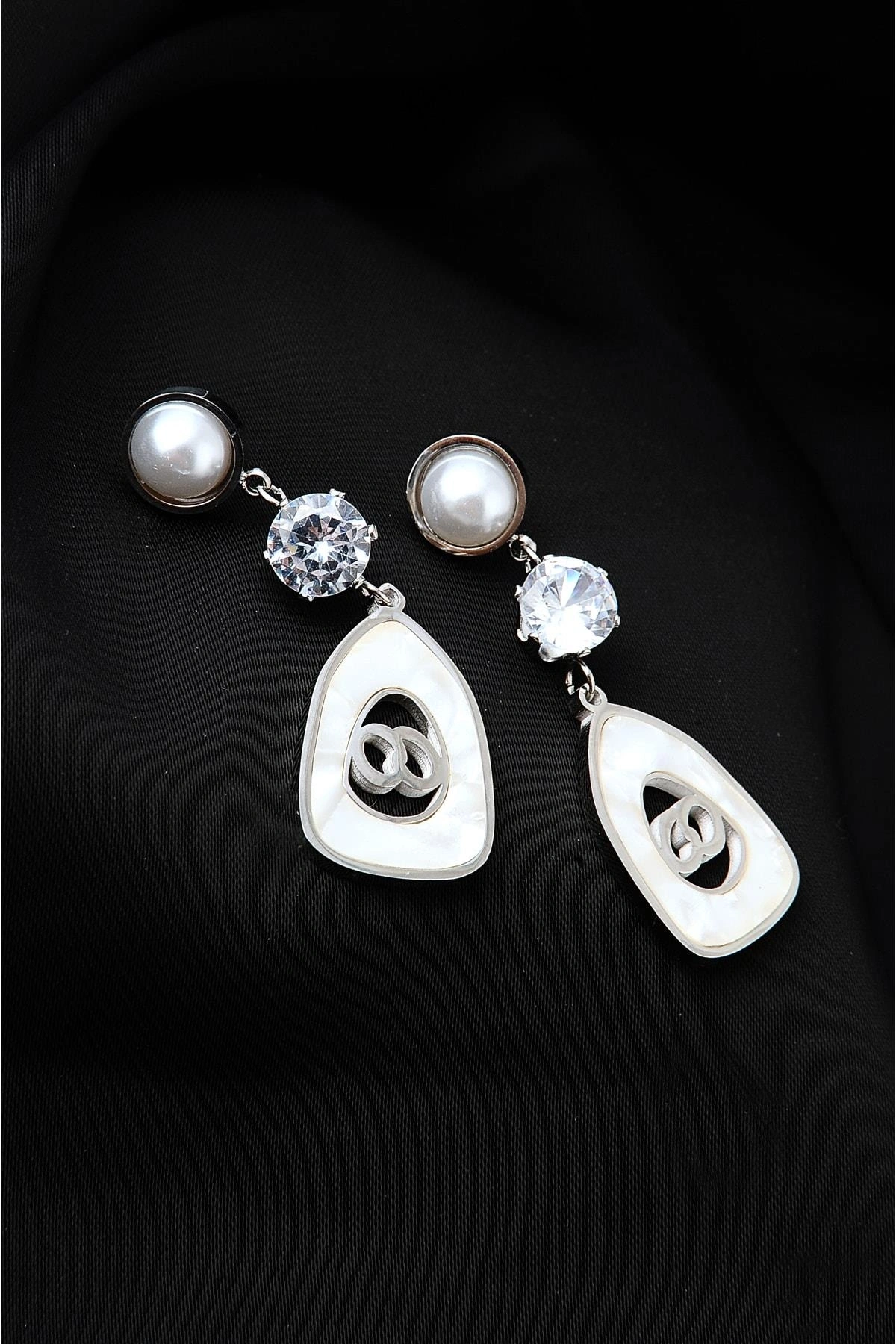 Çelik Zirkon Taşlı Gold Renkli Vidalı Küpe