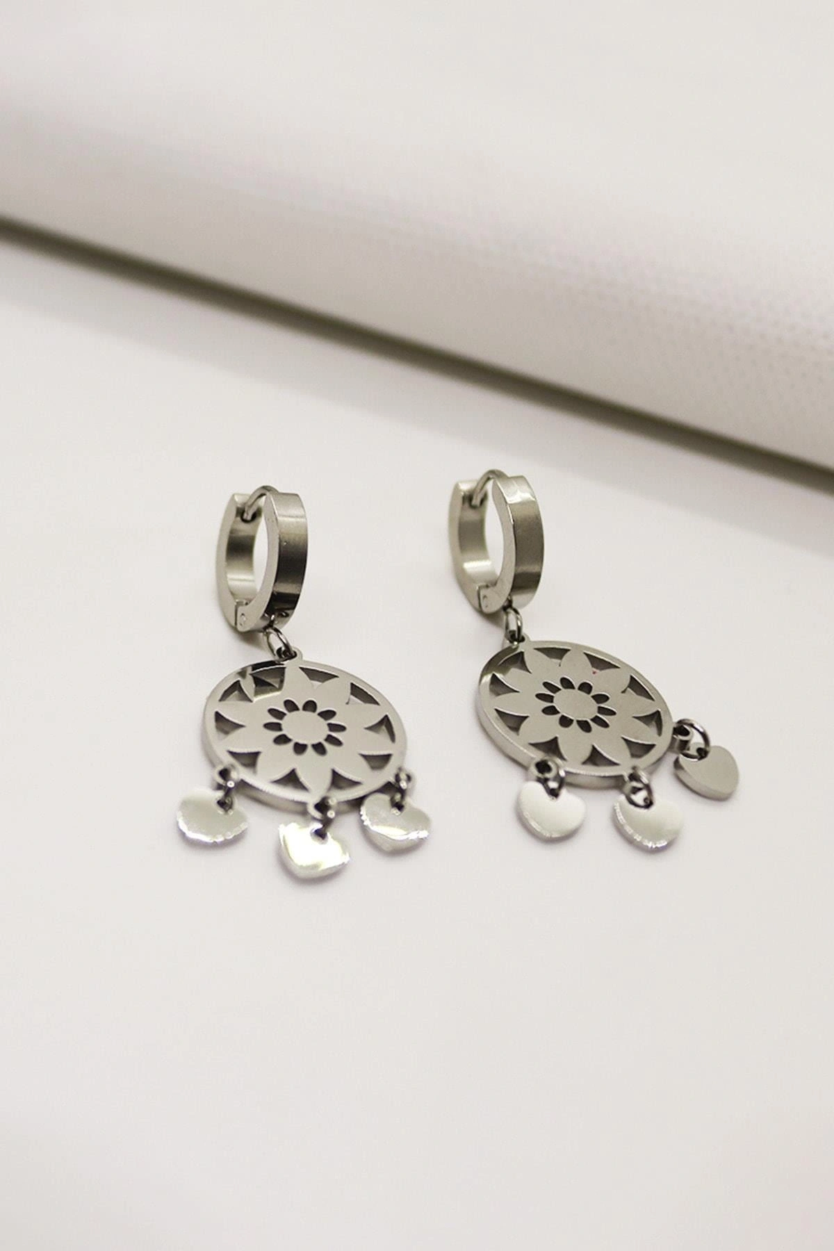 Özel Tasarımlı Gold ve Gümüş Kaplamalı Çelik Sallantılı Küpe