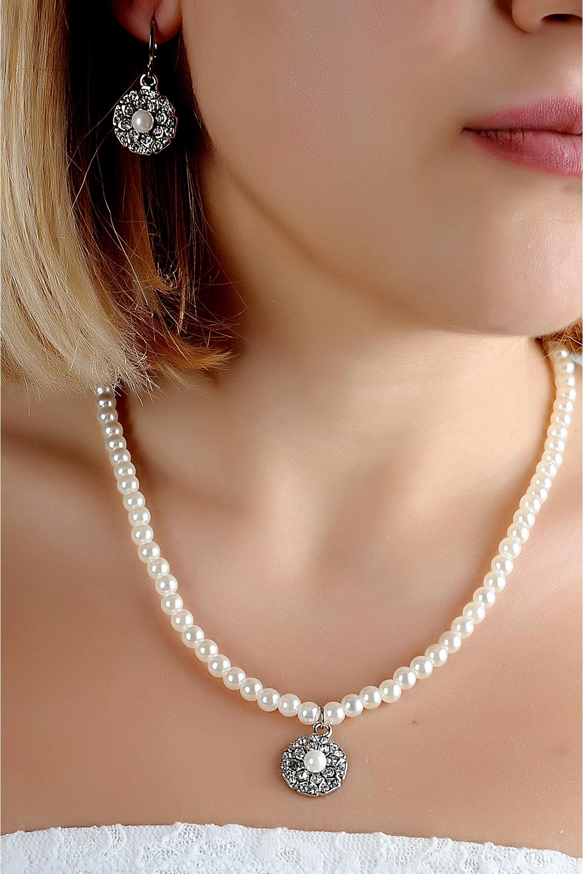 Özel Tasarımlı İnci ve Zirkon Taşlı Kolye Küpe Takım