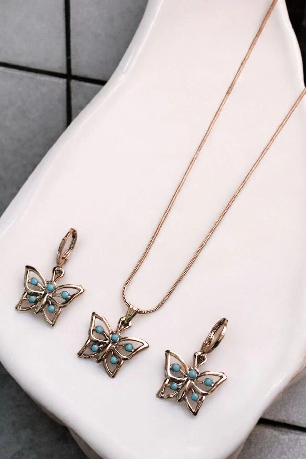 Gümüş Renkli Kelebek Tasarımlı Kolye Küpe Takı Seti