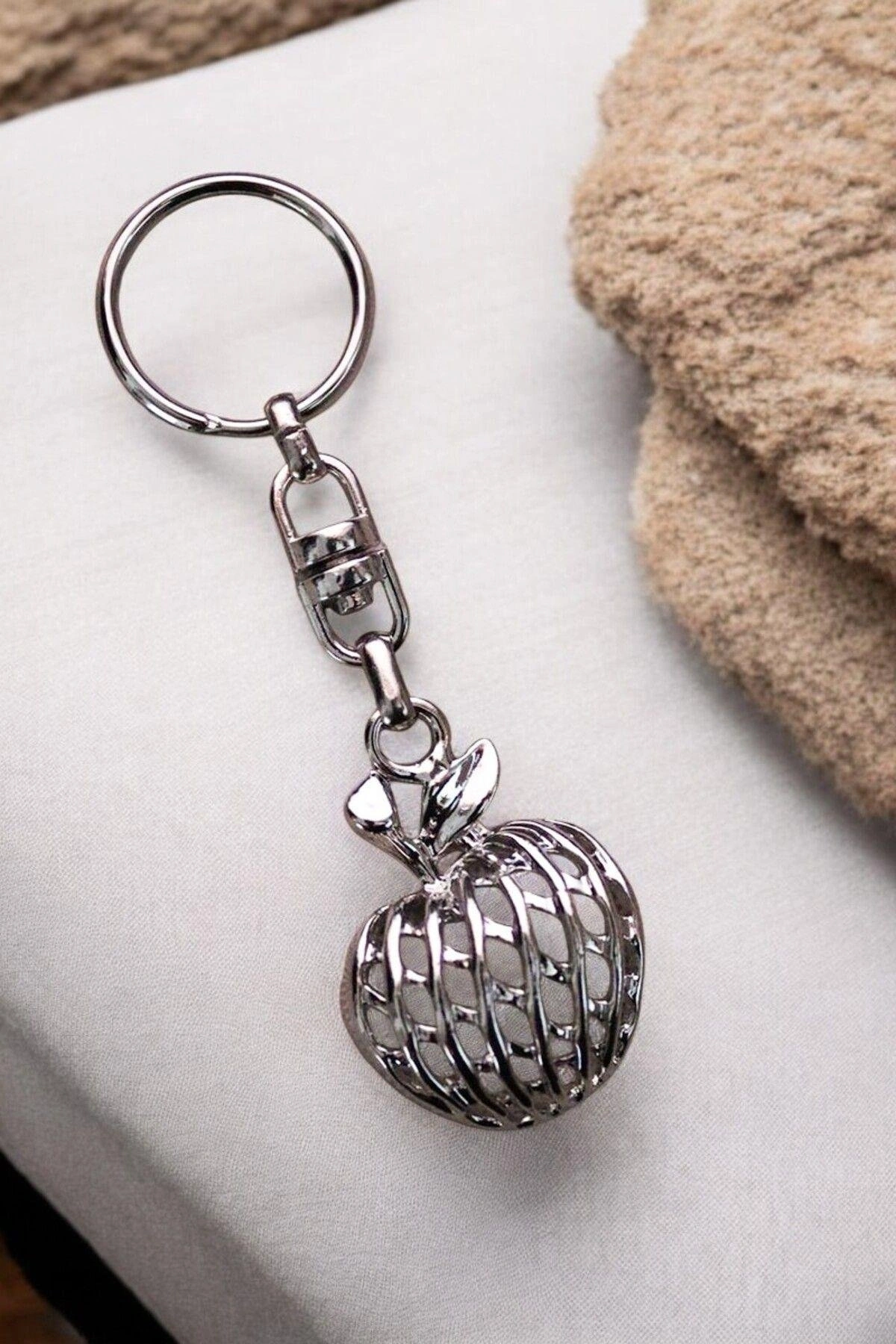 Elma Tasarımlı Gümüş Renkli Anahtarlık Aksesuar