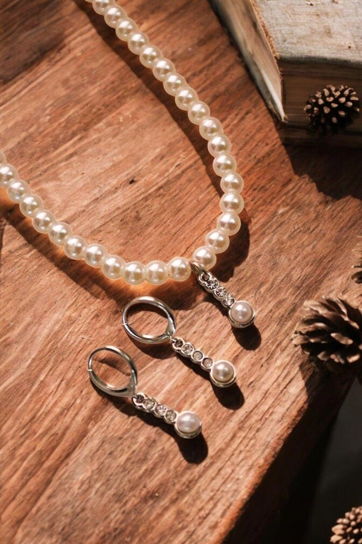 Damla Tasarımlı Siyah ve Zirkon Taşlı 6mm İnci Kolye Küpe Bijuteri Takım Seti