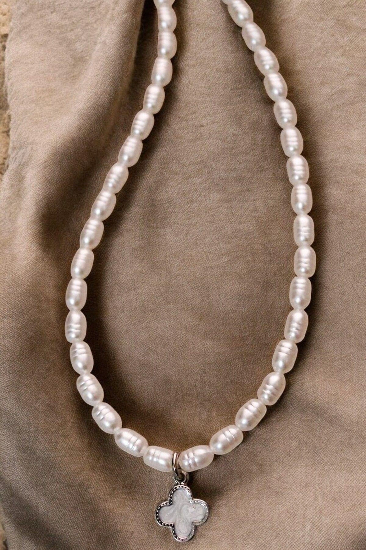 Desenli İncili Van Cleef Tasarımlı Gümüş Kaplamalı İnci Kolye