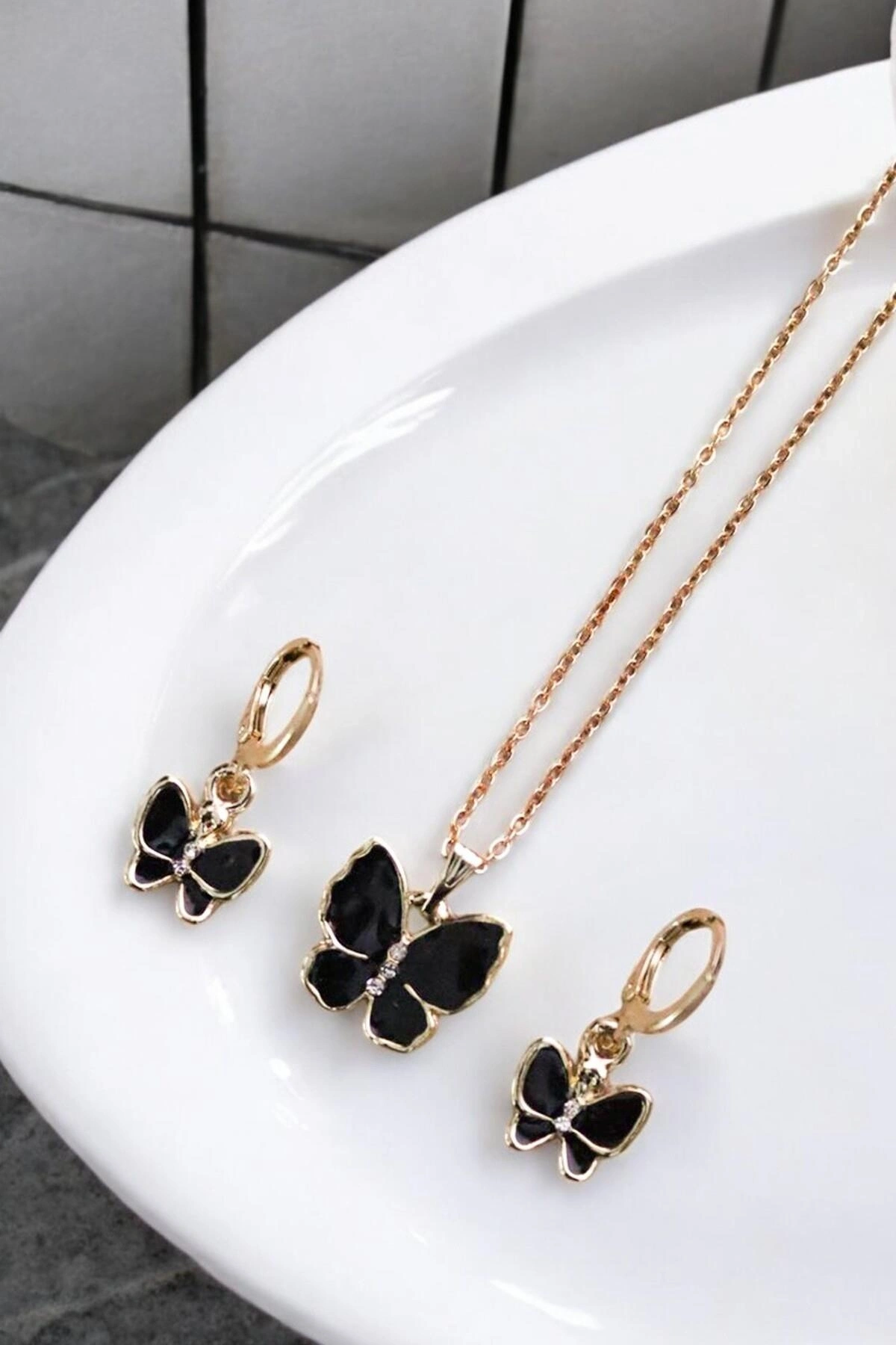 Kelebek Tasarımlı Gold Renkli Kolye Küpe Seti