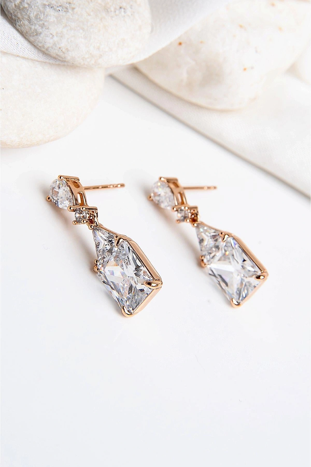 Xuping Alerji Ve Kararma Yapmama Garantili Zirkonium Taşlı Küpe