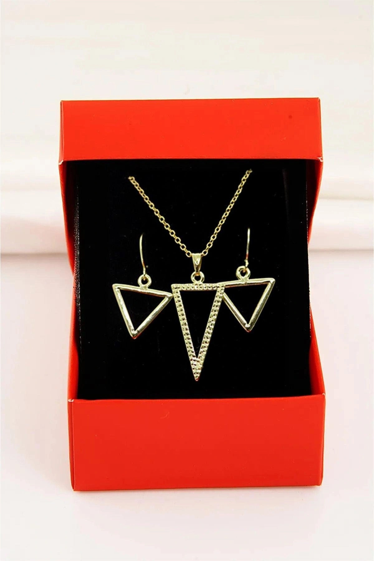 Üçgen Tasarımlı Gold Renkli Kolye Küpe Takımı