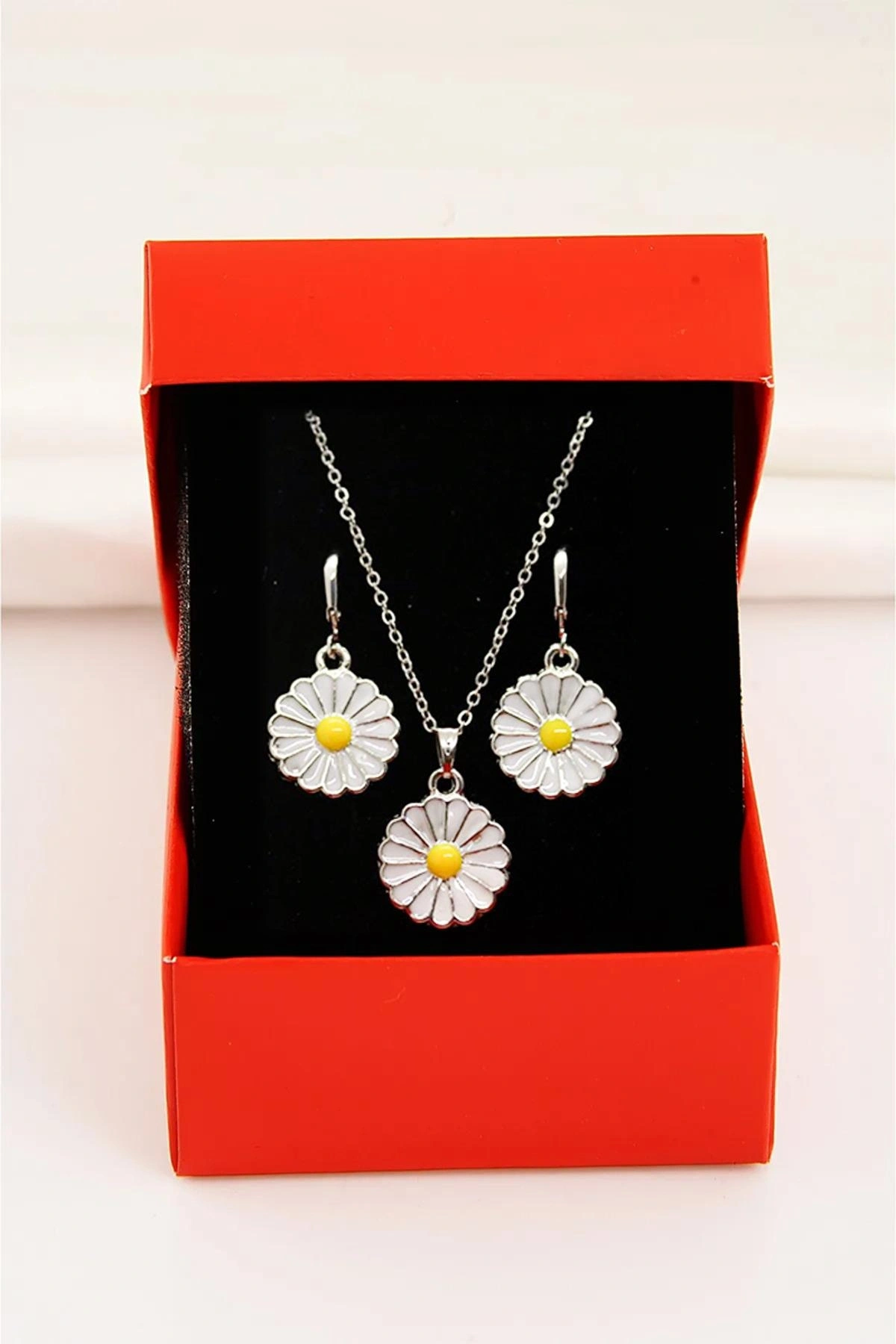 Papatya Tasarımlı Özel Yılan Zincirli Gümüş Renkli Kolye Küpe Takımı