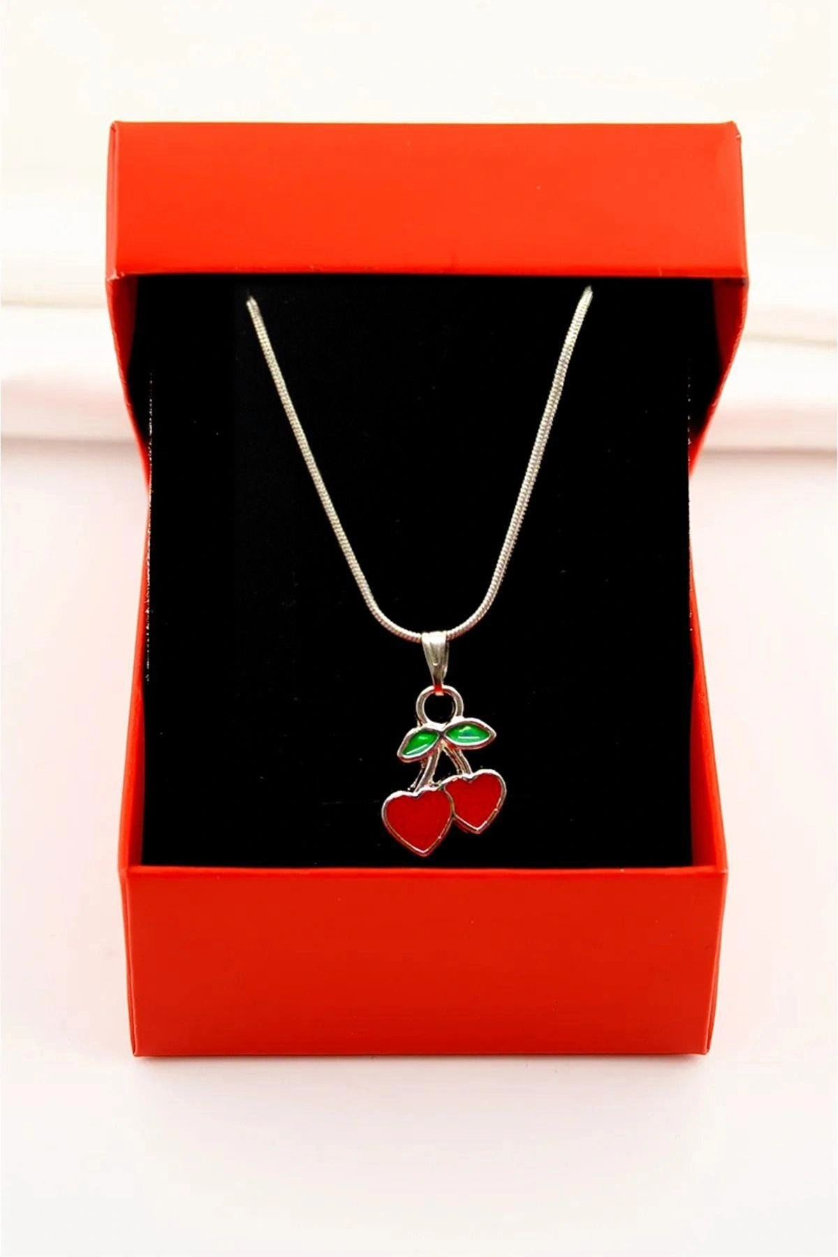 Kalp Kiraz Tasarımlı Özel Yılan Zincirli Gümüş Renkli Kolye