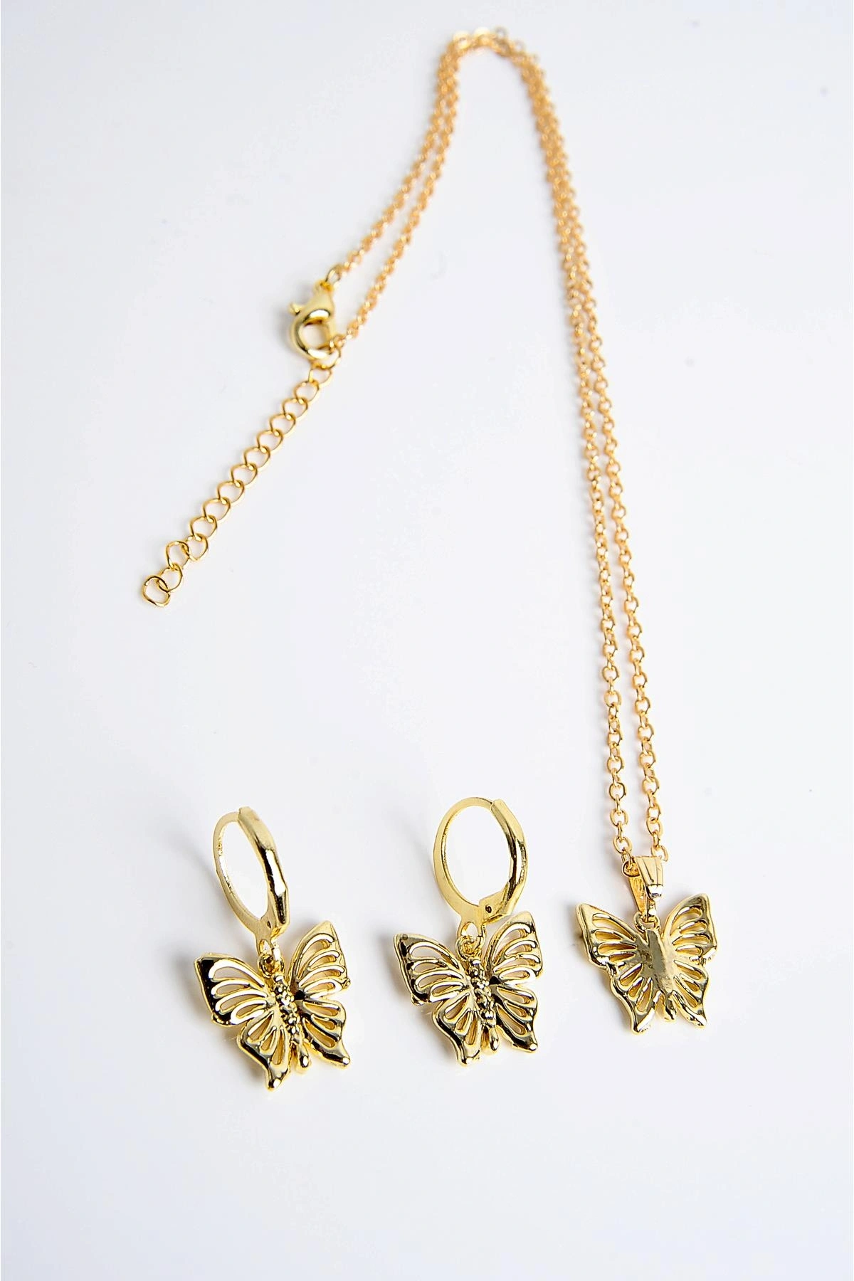 Kelebek Tasarımlı Gold Renkli Kolye Küpe Seti