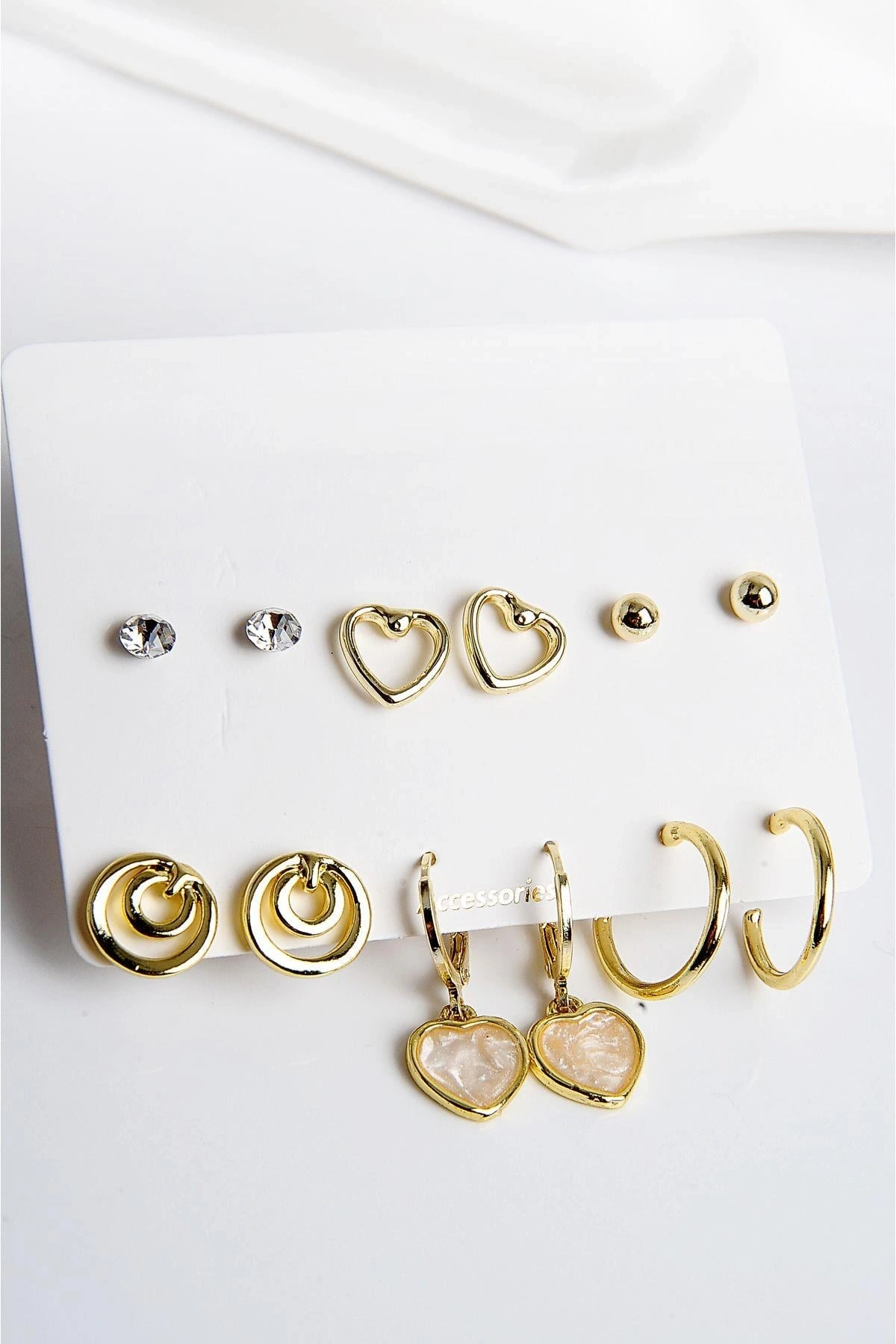 Kalp Figürlü Özel Sembollu Gümüş Renkli 12li Küpe Seti