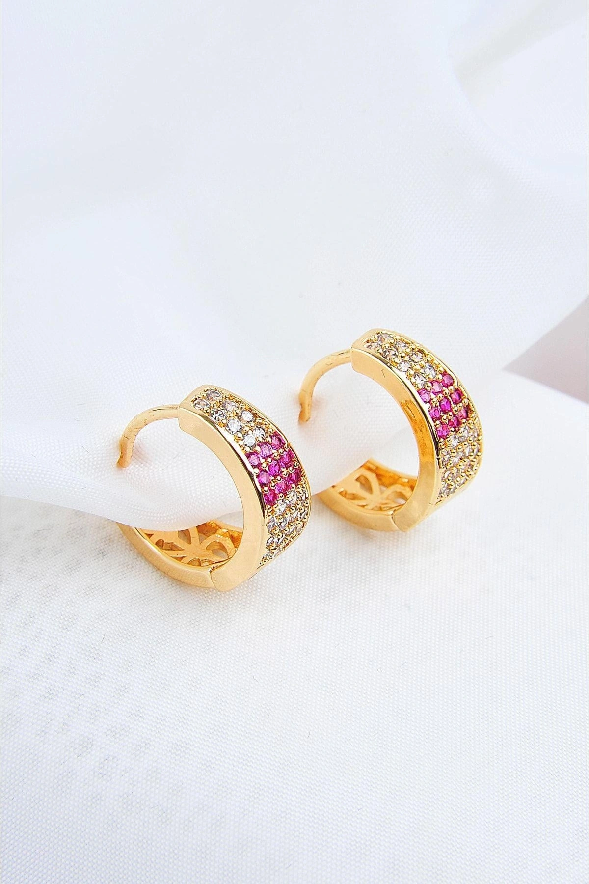 Zirkon Taşlı Mor Ve Beyaz Klipsli Gold Kaplamalı Küpe