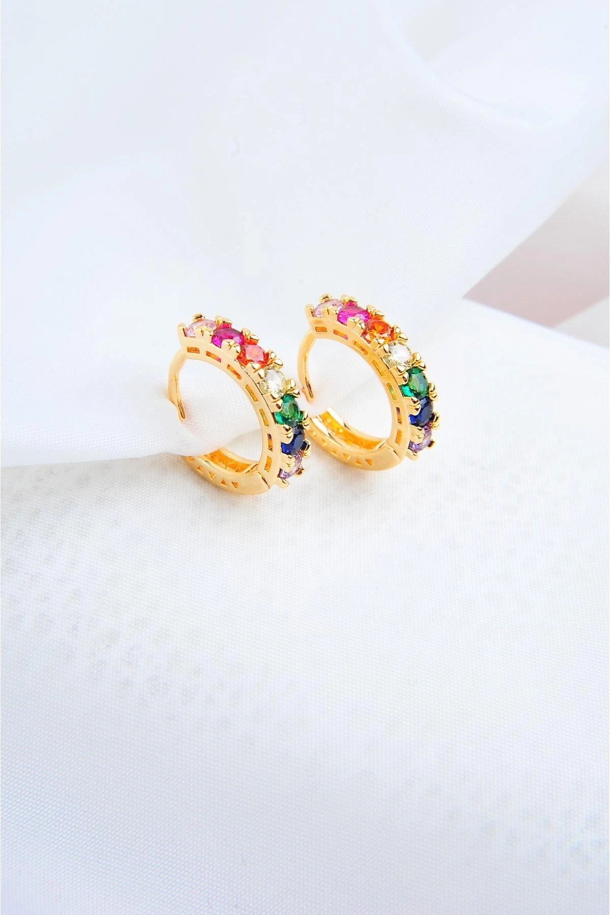 Zirkon Taşlı Klipsli Gold Kaplamalı Küpe