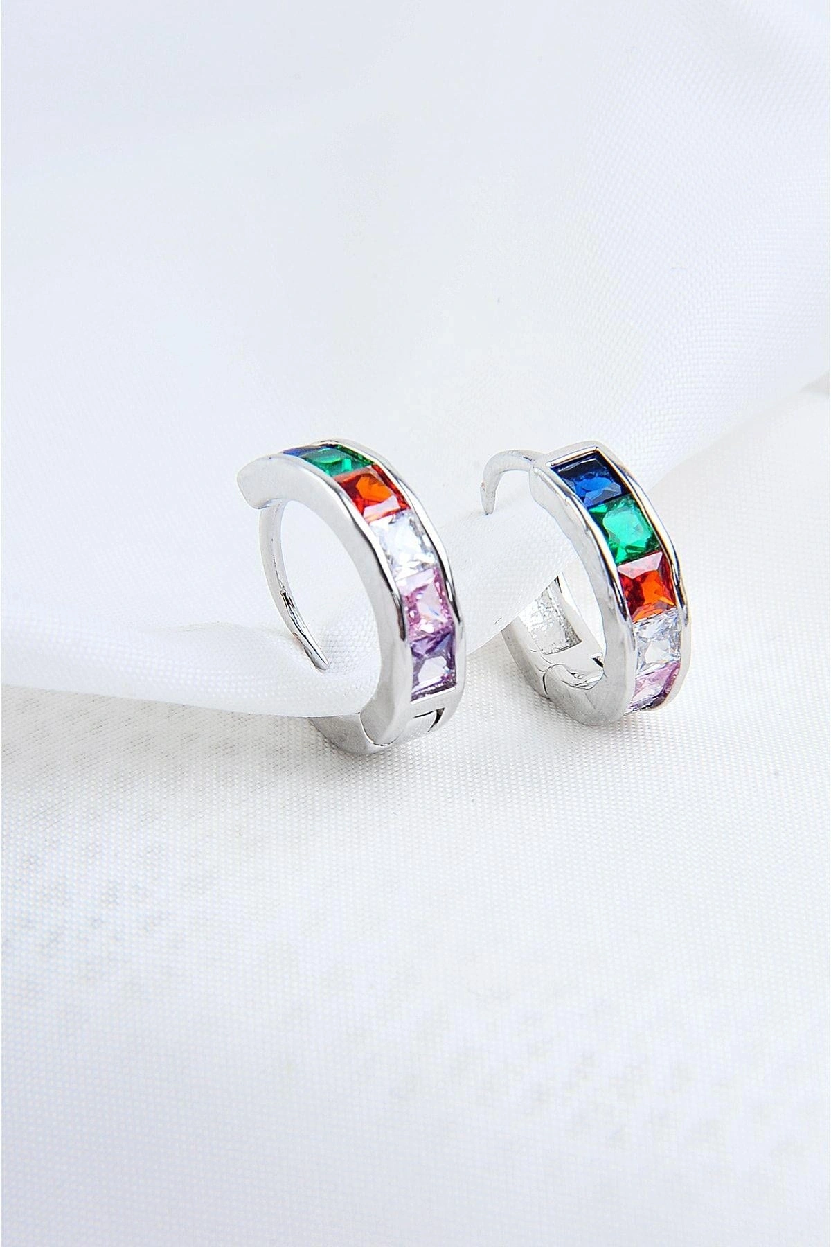 Çok Renkli Zirkon Taşlı Gümüş Kaplamalı Kancalı Küpe