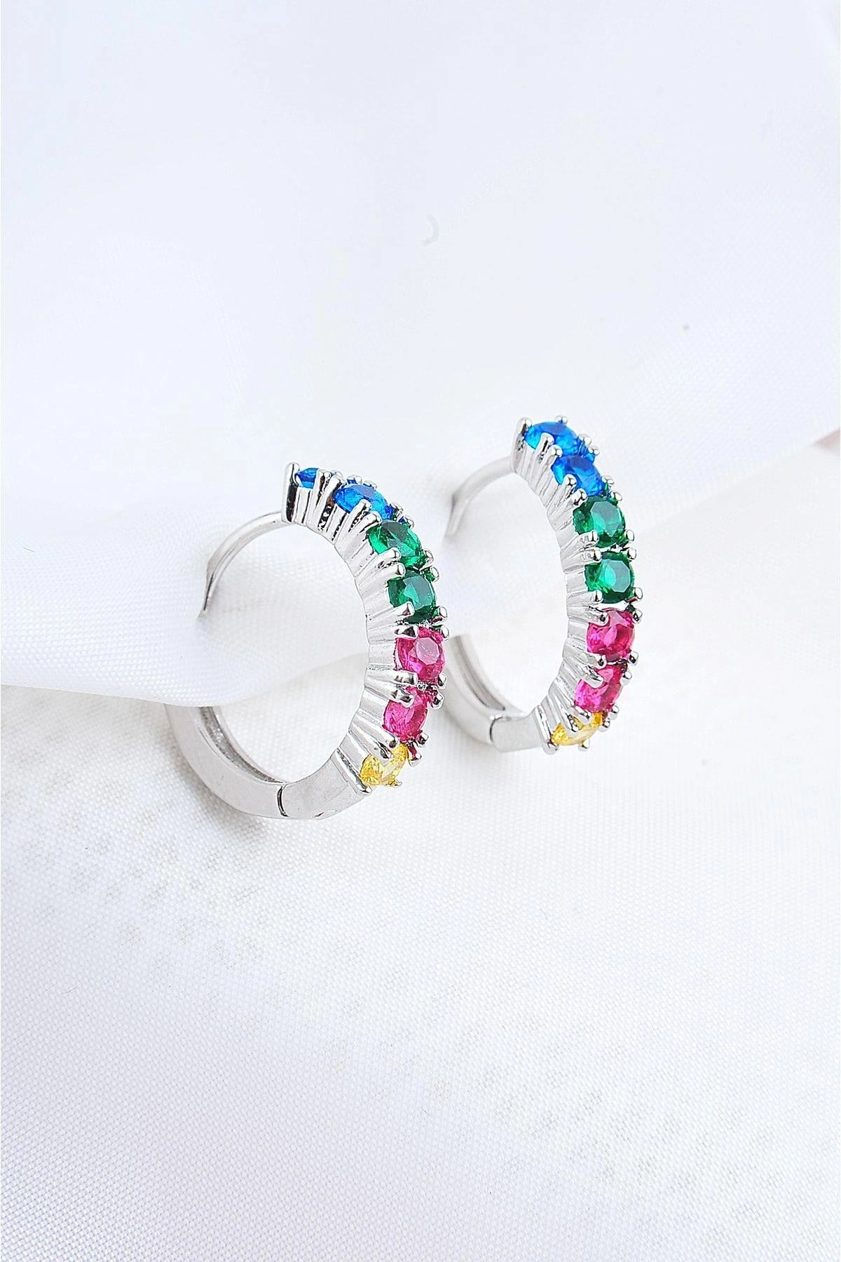 Çok Renkli Zirkon Taşlı Gümüş Kaplamalı Kancalı Küpe