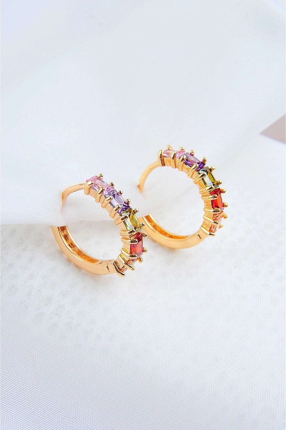 Zirkon Taşlı Klipsli Gold Kaplamalı Küpe