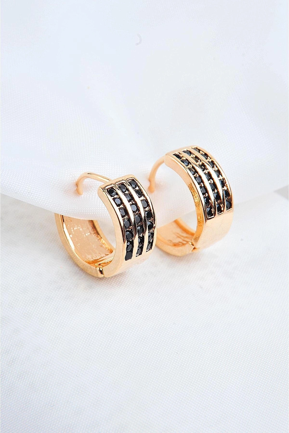 Siyah Zirkon Taşlı Gümüş Kaplamalı Kancalı Küpe