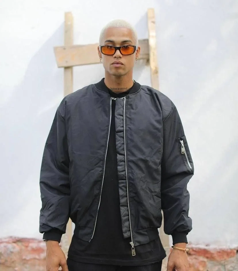 Unisex Siyah Bomber Mont – Su İtici Kumaş, Kapitone Astarlı, Fermuarlı ve Günlük Kullanıma Uygun Ceket- Siyah