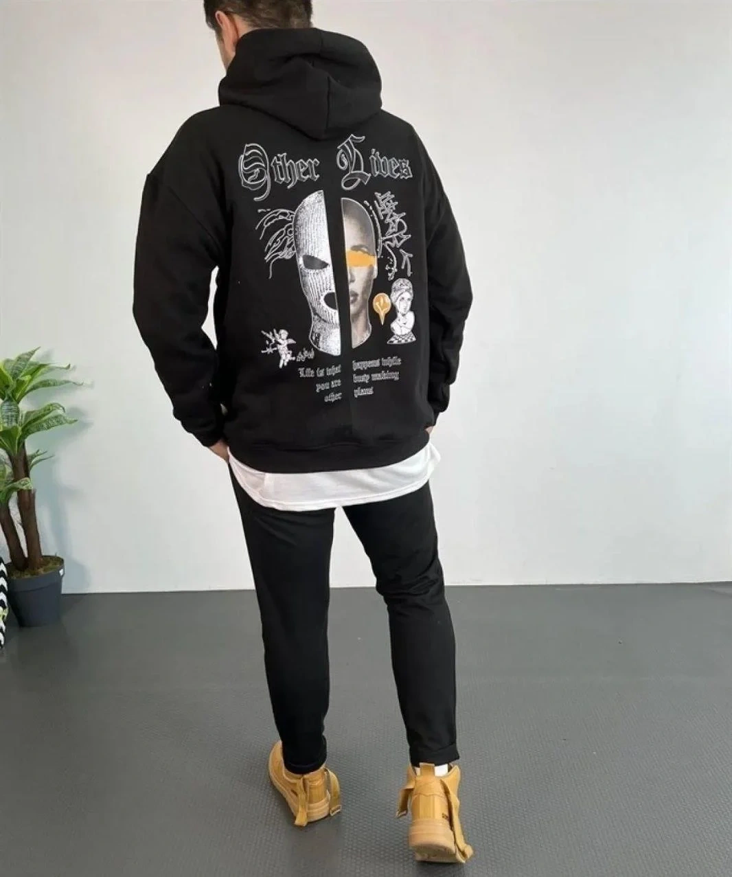Erkek Kapşonlu Sweatshirt – Oversize Üç İplik Şardonlu Hoodie, “Other Lives” Ön & Arka Baskılı, Kanguru Cepli, Kışlık Rahat Günlük Stil - Siyah
