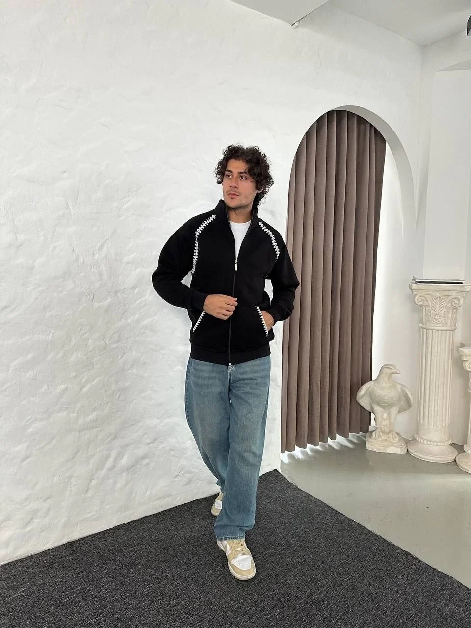 Erkek Oversize Dik Yaka Fermuarlı Sweatshirt - Zincir Nakışli Kanguru Cepli - Siyah