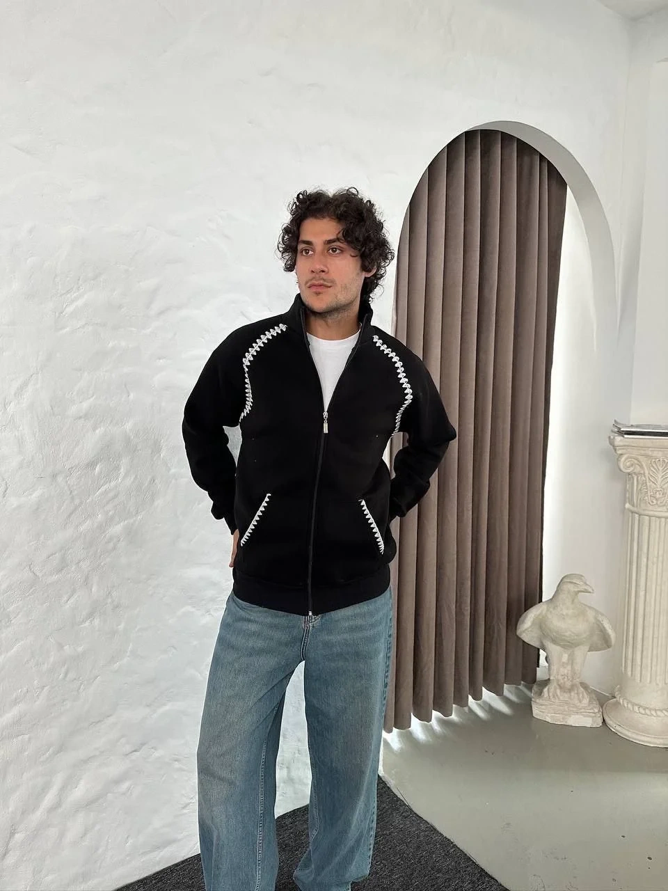 Erkek Oversize Dik Yaka Fermuarlı Sweatshirt - Zincir Nakışli Kanguru Cepli - Siyah