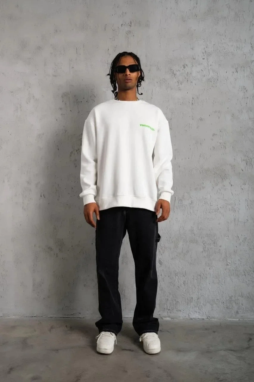 Erkek Oversize Sweatshirt – Beyaz Renk | Ön ve Sırt Baskılı, Üç İplik İçi Pamuklu Kumaş, Rahat Kalıp, Ribanalı Kışlık Sweat | Winagain Polizei Serisi - Beyaz