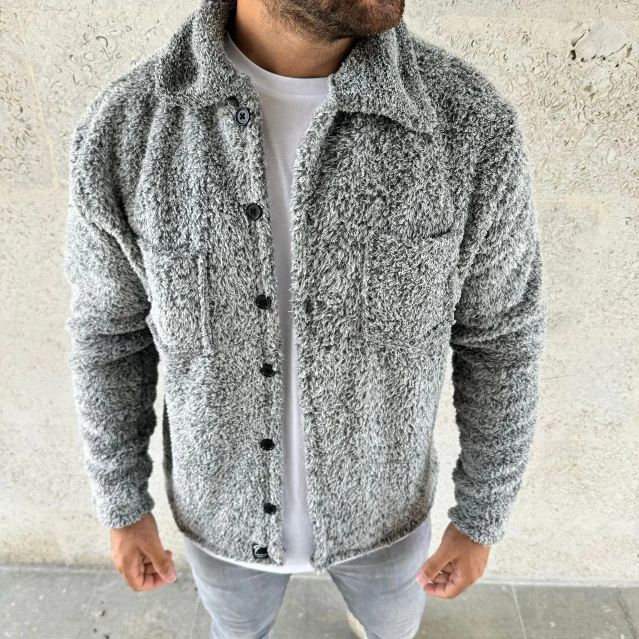 Erkek Pelüş Polar Hırka Gömlek – Yakalı, İlik Düğmeli, Göğüs Cepli, Yumuşak Dokulu Kışlık Regular Fit Rahat Günlük Model - Gri