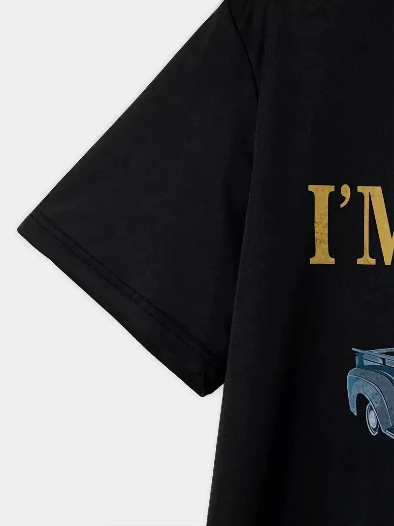 Erkek Vintage Araba Grafik T-Shirt - Ben Yaşlı Değilim Ben Bir Klasiğim Esprili Baskı  Nefes Alabilir Kumaş, Günlük Yaz ve Yıl Boyu Giyim için Oversize Kısa Kollu Tişört - Siyah