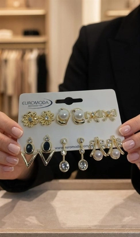 Gold Renk Çiçek Papyon Figürlü 6lı Küpe Seti