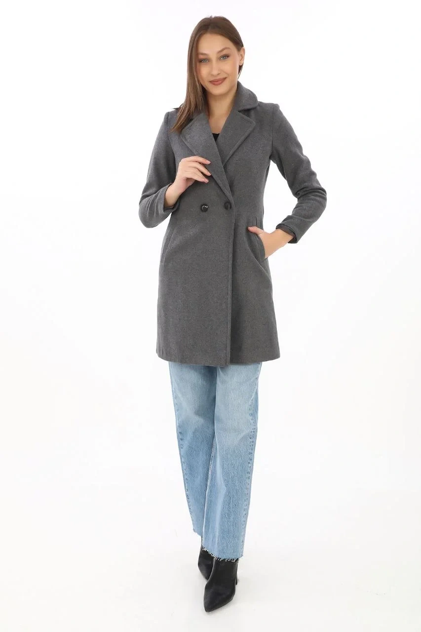 Kadın Kaşe Kaban – Siyah Yünlü Dokuma, Kruvaze Yaka, Astarlı, Cepli, Kuşaklı Uzun Boy Tesettür Uyumlu Kışlık Şık Kaban - Füme