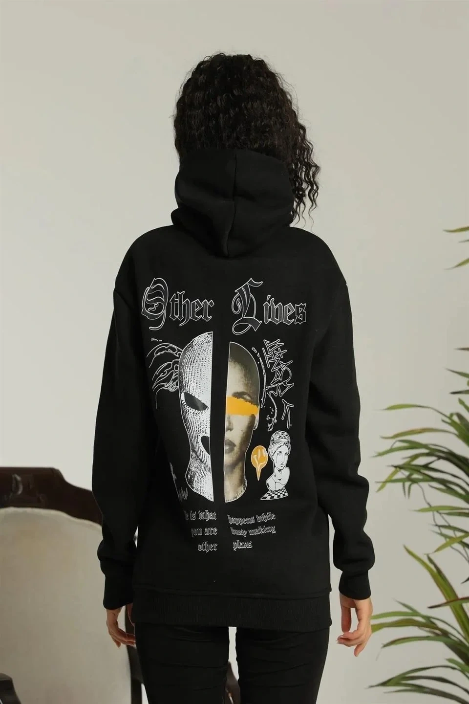 Kadın Oversize Üç İplik Kapüşonlu Sweatshirt – Siyah “Other Lives” Ön ve Arka Baskılı, Şardonlu Kışlık, Rahat Günlük Model Siyah