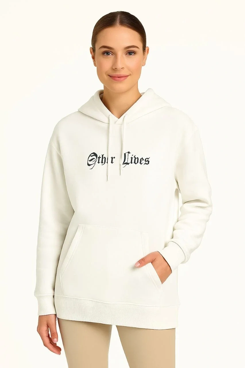 Kadın Oversize Üç İplik Şardonlu Kapüşonlu Sweatshirt – Beyaz “Other Lives” Ön ve Arka Baskılı, Kanguru Cepli, Ribanalı Rahat Kışlık Model Beyaz