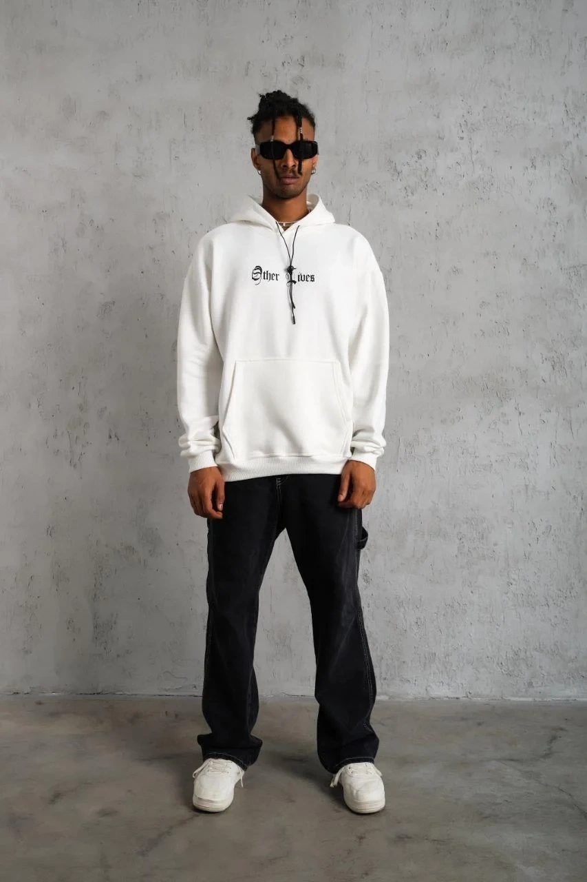 Erkek Oversize Üç İplik Şardonlu Kapüşonlu Sweatshirt – Beyaz “Other Lives” Ön ve Arka Baskılı, Kanguru Cepli, Ribanalı Rahat Kışlık Model Beyaz
