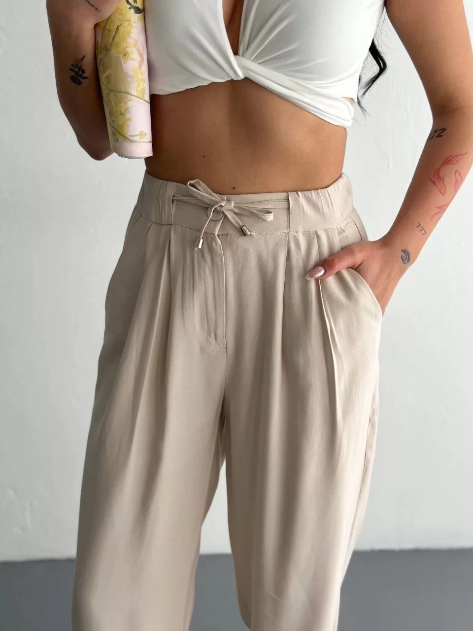 Kadın Yüksel Bel Beli Bağcıklı Rahat Boru Paça Pantalon - Kırık Beyaz