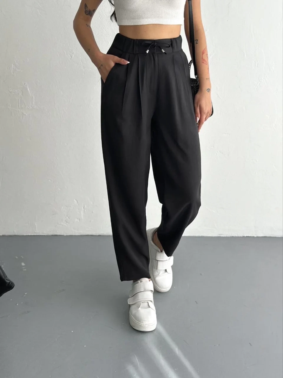Kadın Yüksel Bel Beli Bağcıklı Rahat Cepli Boru Paça Pantalon - Siyah