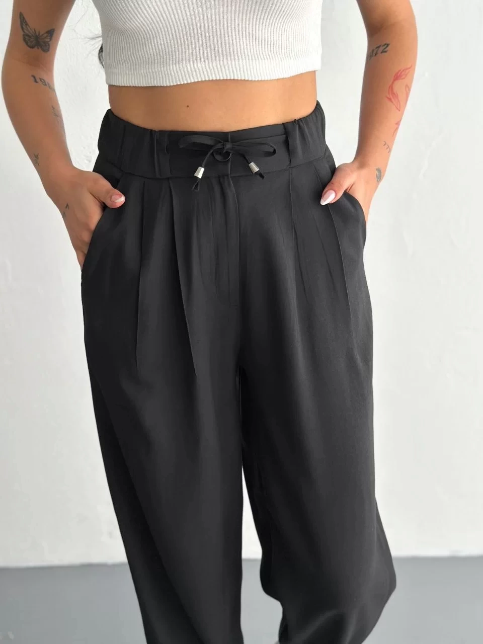 Kadın Yüksel Bel Beli Bağcıklı Rahat Cepli Boru Paça Pantalon - Siyah