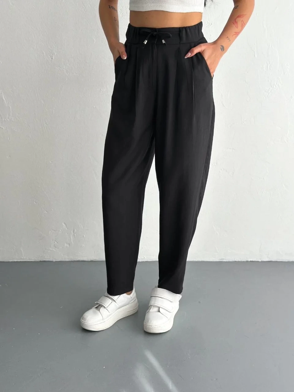 Kadın Yüksel Bel Beli Bağcıklı Rahat Cepli Boru Paça Pantalon - Siyah