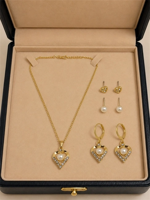Kalp Küçük İnci Detaylı Gold Renk 4lü Kolye Küpe Seti