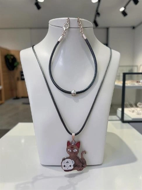 Kedi Figürlü Siyah İpli Kolye ve Bileklik İkili Set