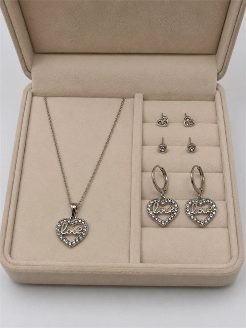 Love Detaylı Gümüş Renk 4lü Kolye Küpe Seti