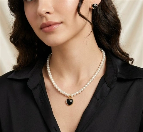Taşlı Siyah Kalp  İnci Kolye ve Küpe Seti