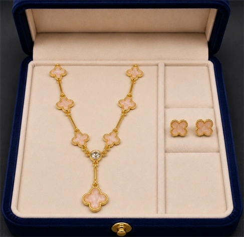 Yonca Detaylı Mineli Gold Pembe Renk 2li Kolye Küpe Seti