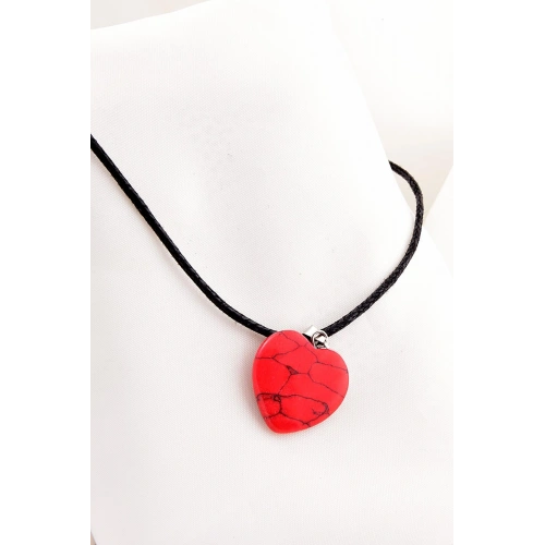 Doğal Taşlı Kırmızı Kalp Tasarımlı Deri Ipli Unisex Kolye